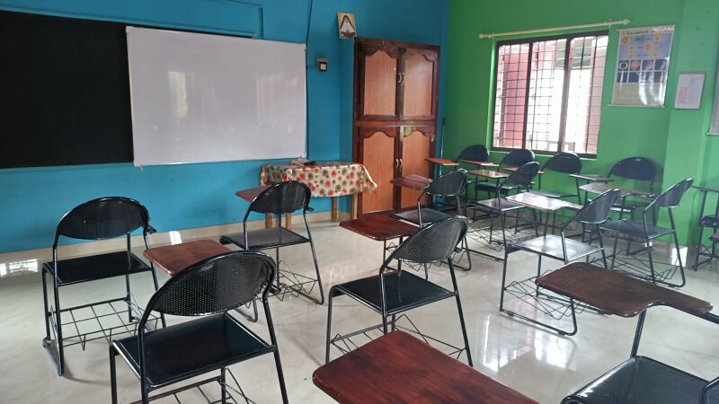 പ്രമാണം:23528 hightech class.jpg
