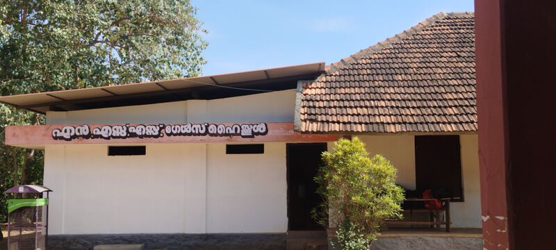 പ്രമാണം:32039 School .jpg