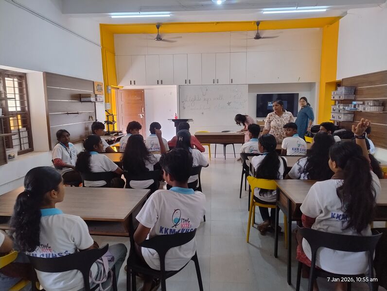 പ്രമാണം:36015 Field visit 2.jpg