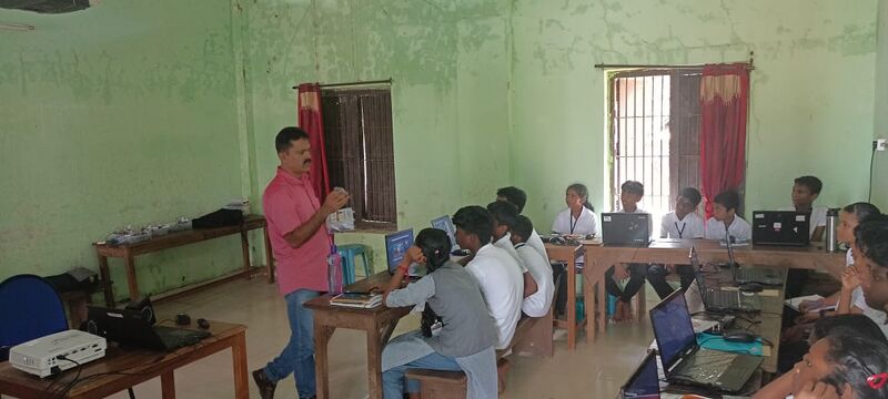 പ്രമാണം:36036 lk camp3.jpg