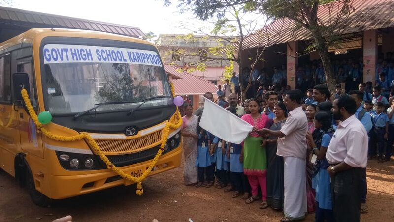 പ്രമാണം:42040schoolbus.jpg
