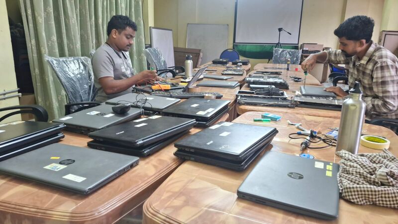 പ്രമാണം:DRC KSD Laptop Repair 01.jpg