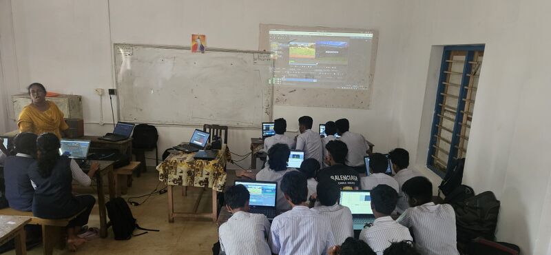 പ്രമാണം:LK school camp 2024-27batch 1.jpg