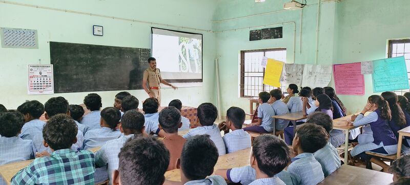 പ്രമാണം:11074-snake (1).jpg