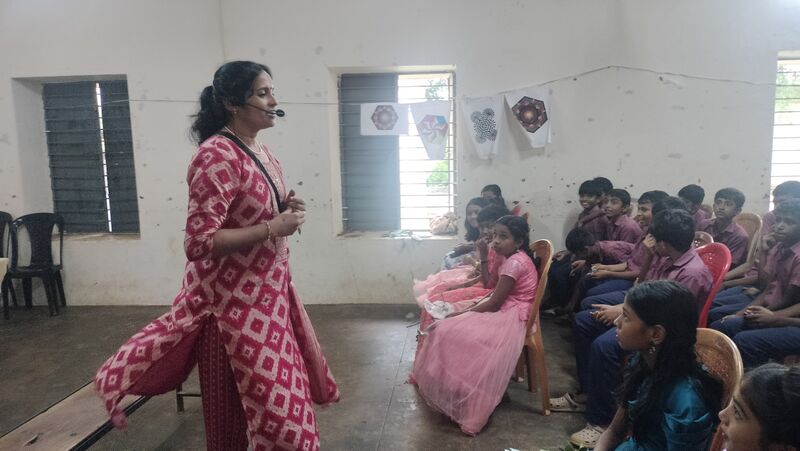 പ്രമാണം:21068 club 2.resized.jpg