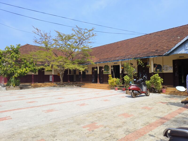 പ്രമാണം:33051 building.jpg