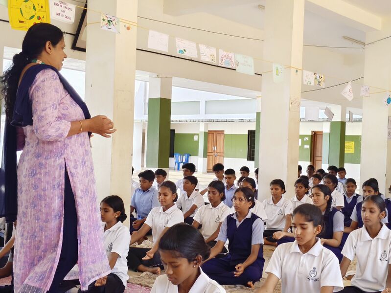 പ്രമാണം:34040 ALP yoga1,25-26.jpg