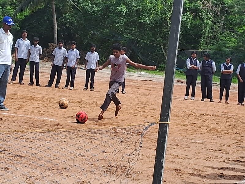പ്രമാണം:35035 Toofan1.jpg