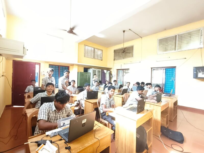 പ്രമാണം:38043 Robotics04Class 10.jpeg