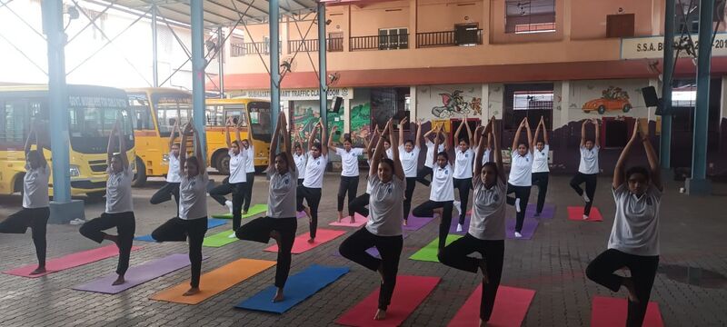 പ്രമാണം:43035 yoga day2.jpg