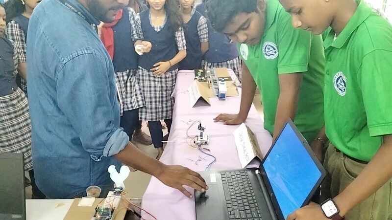 പ്രമാണം:43038-littlekites robotic fest 2.jpg