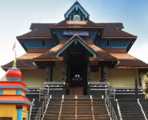 Aranmula temple.jpg