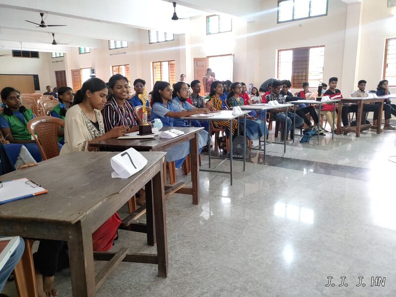 പ്രമാണം:Keralaquiz 35052 22 (9).jpeg