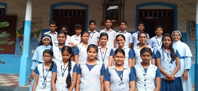 പ്രമാണം:LITTLE KITES.jpg