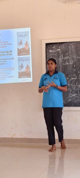 പ്രമാണം:Little kites AI class.jpg