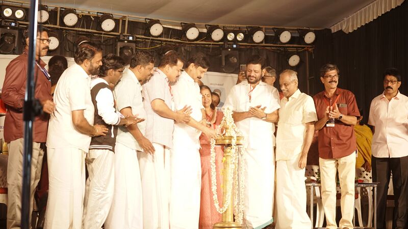 പ്രമാണം:Platinam jubili.jpg