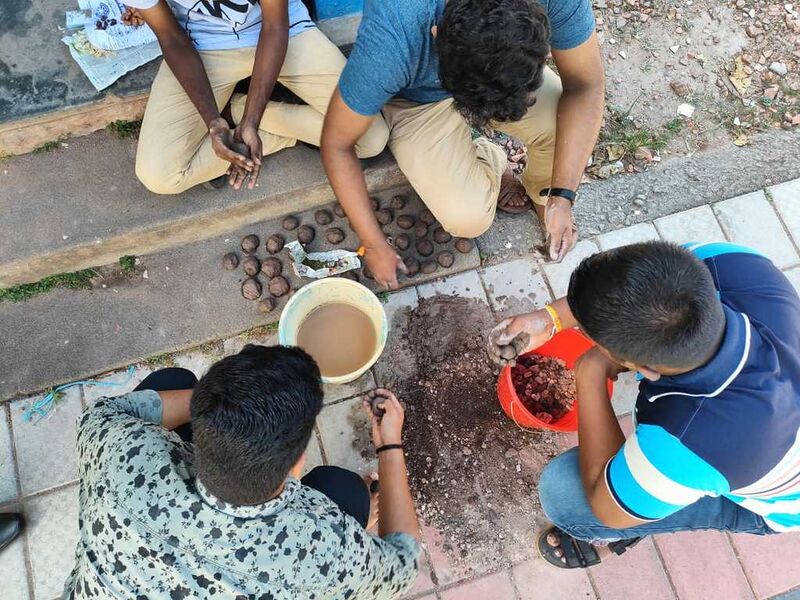 പ്രമാണം:Seed ball making ..jpg