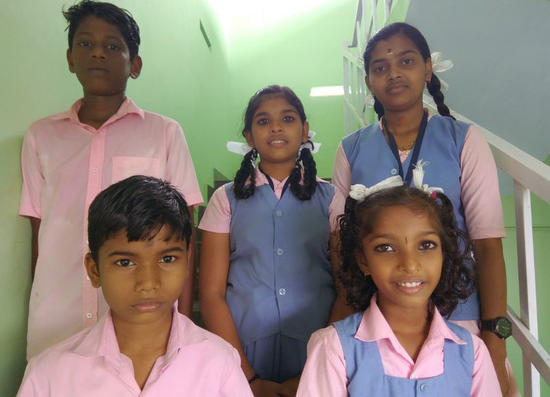 പ്രമാണം:W e sbu jillavijayikal.jpg