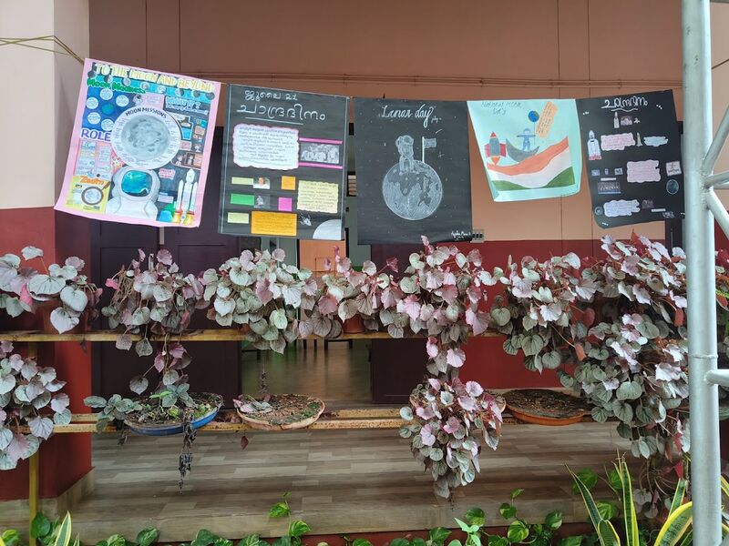 പ്രമാണം:16002 moonday1.jpg