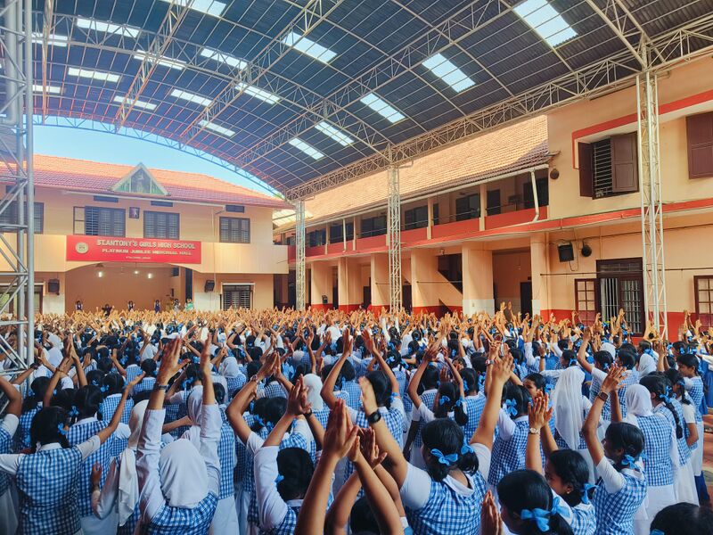 പ്രമാണം:16002 yogaday1.jpg