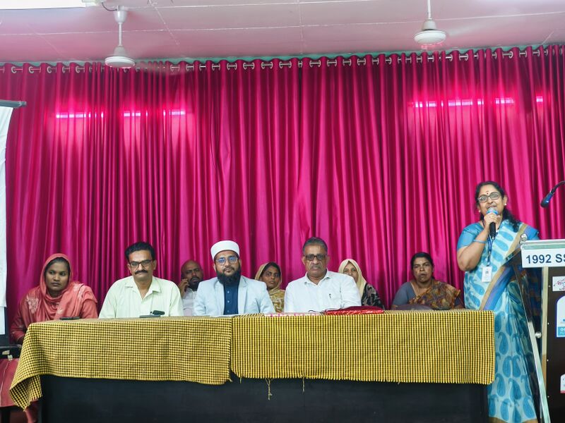 പ്രമാണം:19077 Al-wan arabic3.jpg