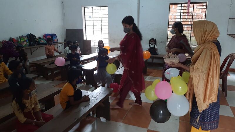 പ്രമാണം:19607-first day.jpg