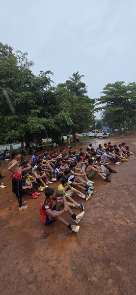 പ്രമാണം:20042 Football.jpg