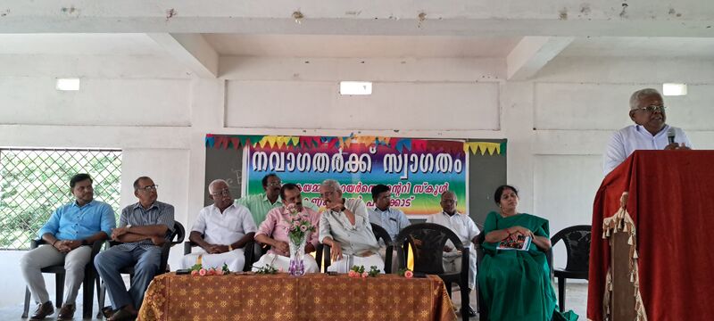 പ്രമാണം:21060-khs june2 praveshanolsavam 5.jpeg