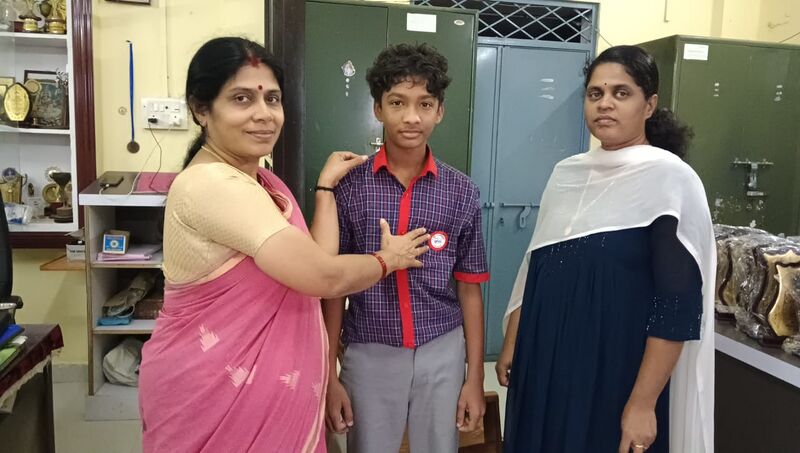 പ്രമാണം:21060 lk badge2.jpg