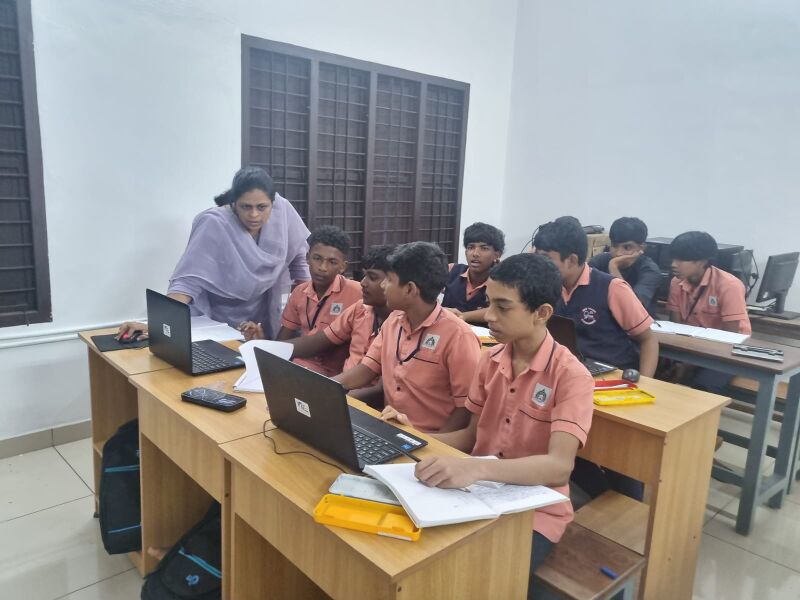 പ്രമാണം:23064 LK school camp 1.jpg
