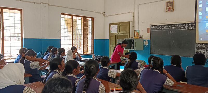 പ്രമാണം:25045-IT training pic 1.jpeg