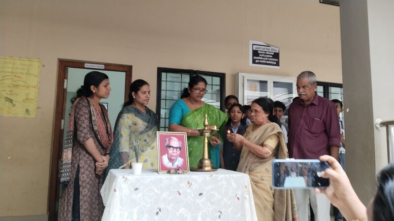 പ്രമാണം:26014 reading day.jpg