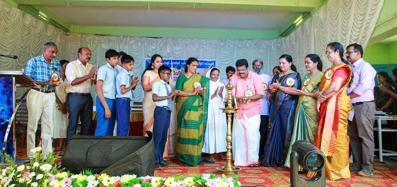 പ്രമാണം:34008 School day 2025.resized.jpg