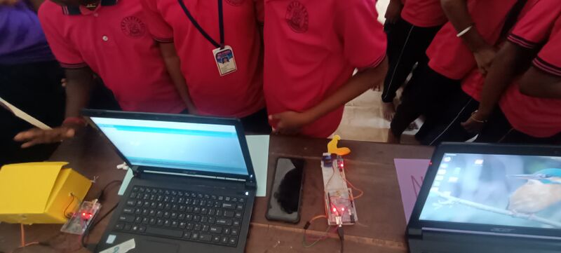 പ്രമാണം:36057 robo.jpg