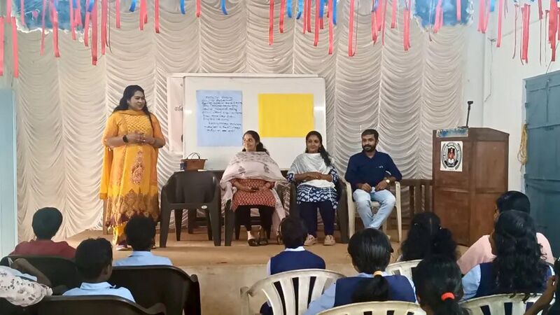 പ്രമാണം:42255 Maths club.jpg