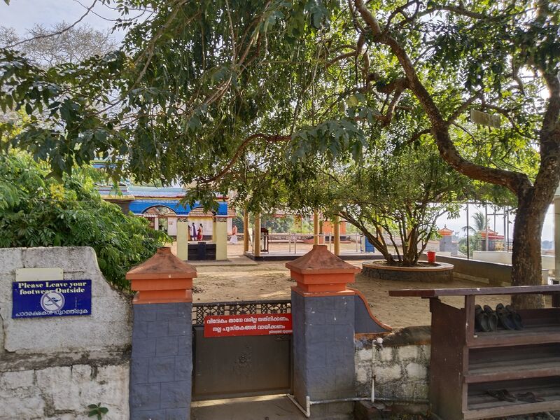 പ്രമാണം:43069-Kunnumpara Temple.resized.jpg