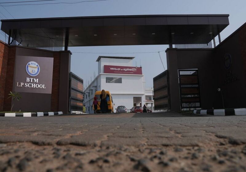പ്രമാണം:Gates.jpg