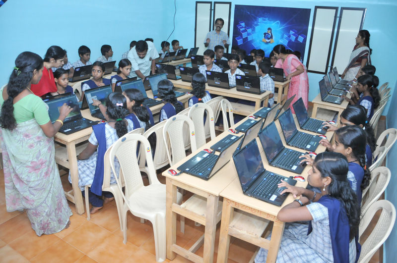പ്രമാണം:Poomala ict class.jpg