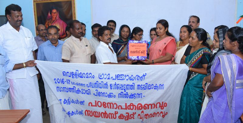 പ്രമാണം:Science kit vithranam.JPG