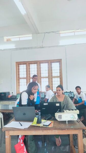 പ്രമാണം:12047 school camp.jpg