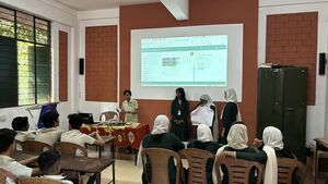 16052 Robotics class 2.JPG