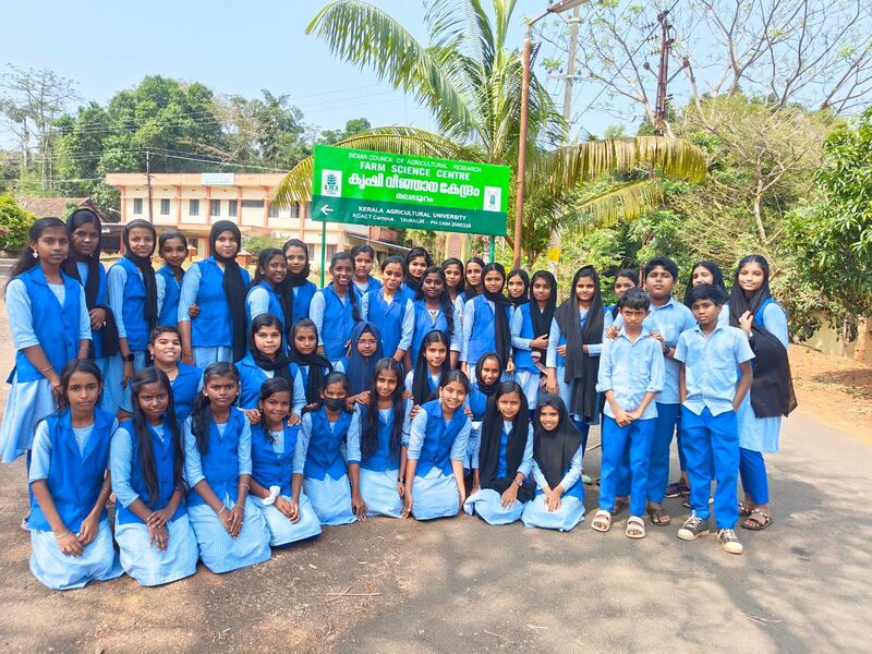 പ്രമാണം:20062 patanyathra1.jpg