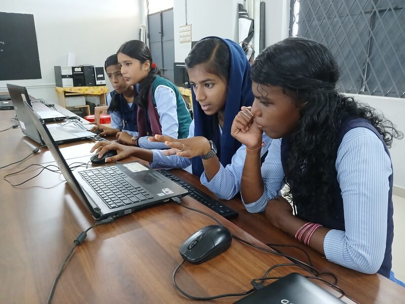 പ്രമാണം:21060 lk ied class2.jpg