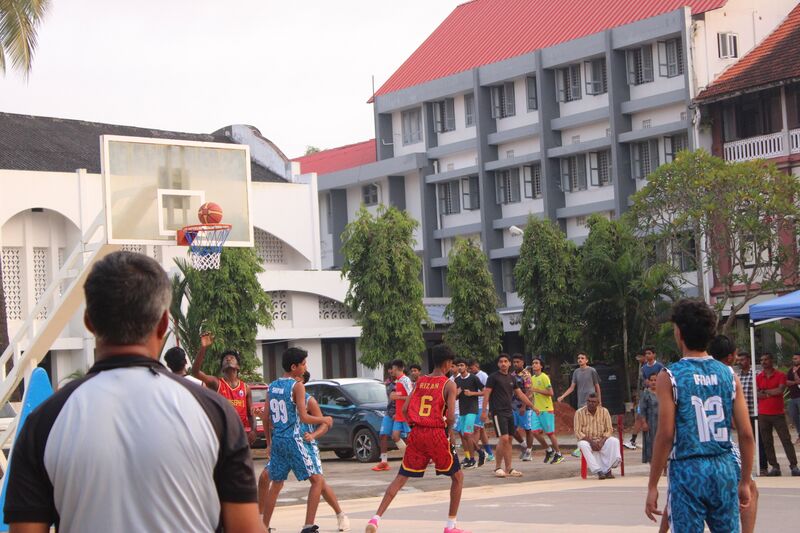 പ്രമാണം:26067 BasketBall 7.resized.JPG