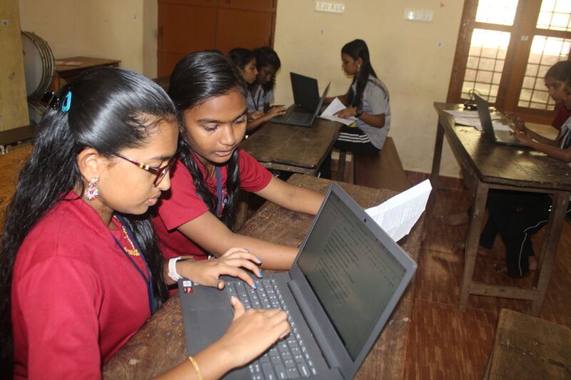 പ്രമാണം:38102 magazine typing.JPG