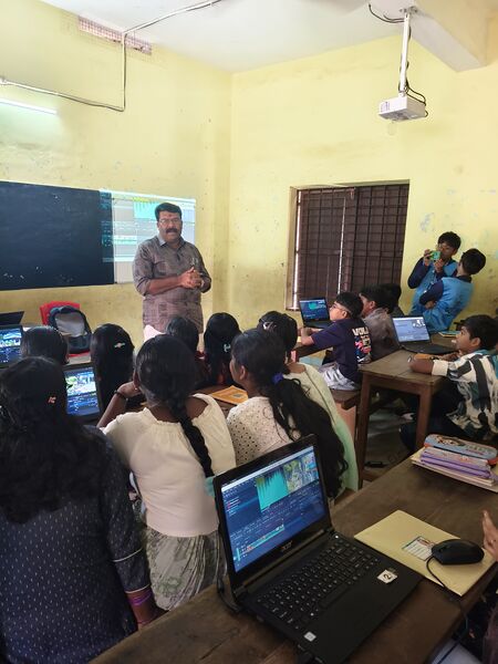 പ്രമാണം:40023 programming class1.jpg