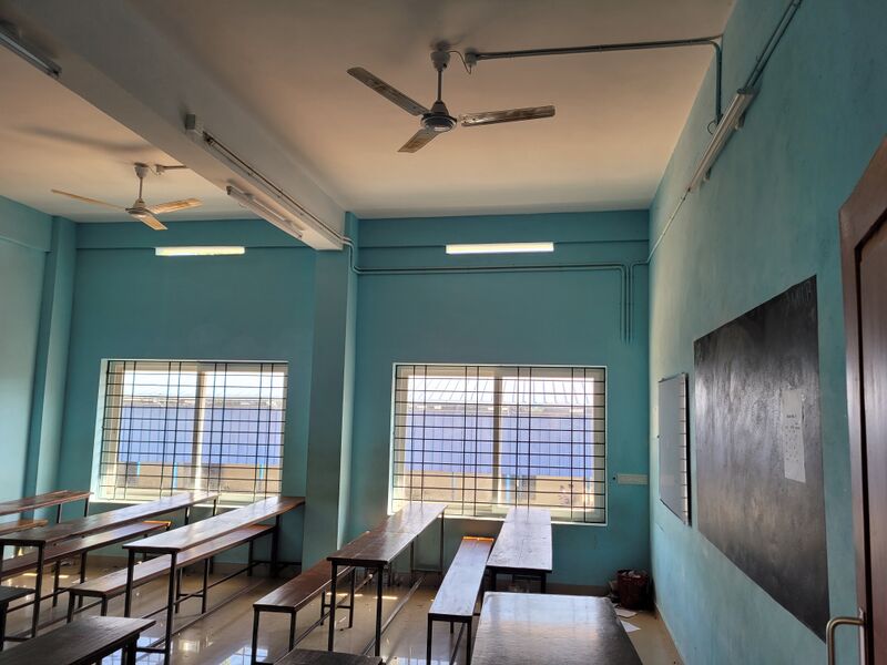 പ്രമാണം:43002-hightech classroom.jpg