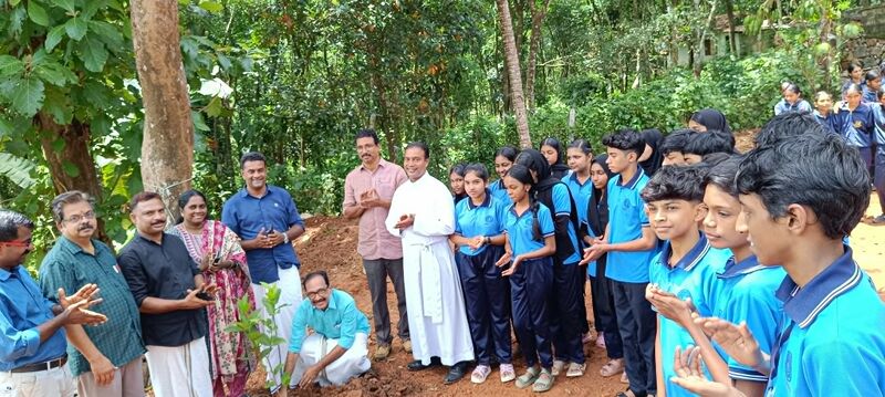 പ്രമാണം:47070 enviorn.jpeg