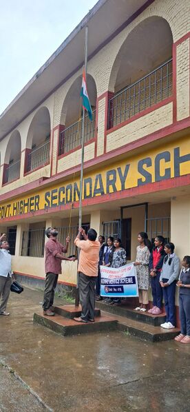 പ്രമാണം:Flag hoisting 15,aug.jpg