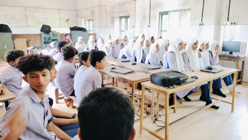 പ്രമാണം:11022 lkvisit.jpeg